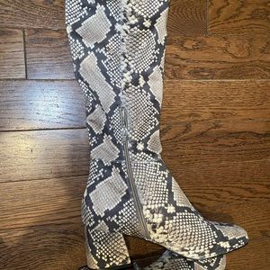 Steve Madden Dynasty snake boots size 9